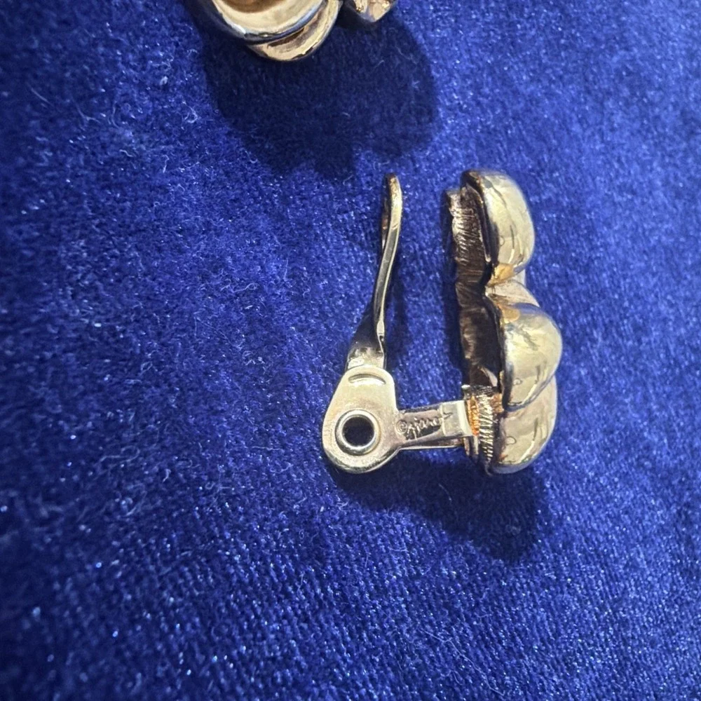 Vintage 50s Signed MONET Gold tone Polished BOW Clip-On Earrings